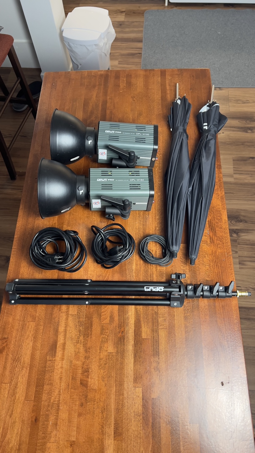 OPUS Studio Lighting Kit - 2x Flash Units, Stands, Umbrellas - photo 3