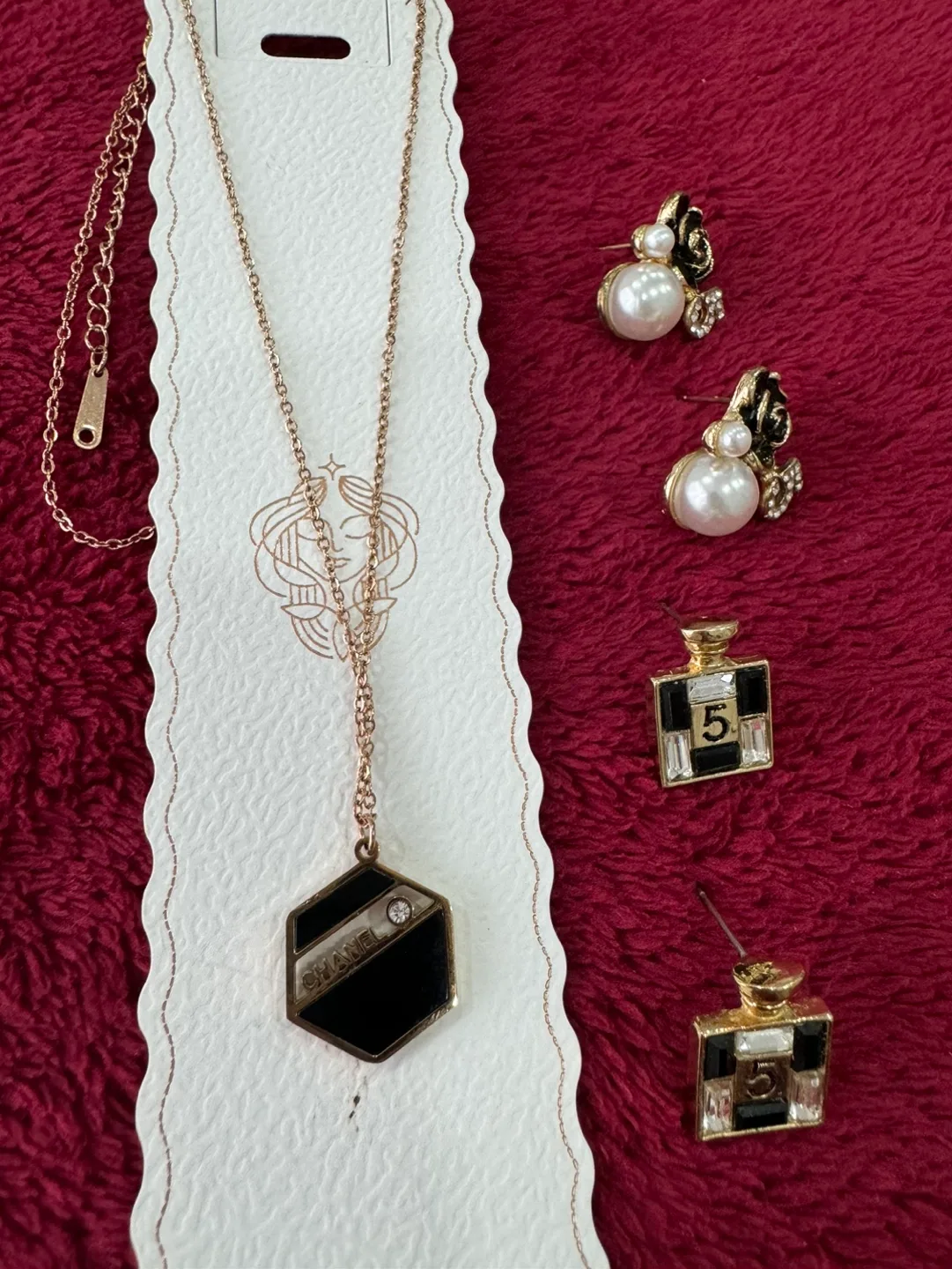 Gold Tone Necklace and earring sets, Bracelet image indicator(3)