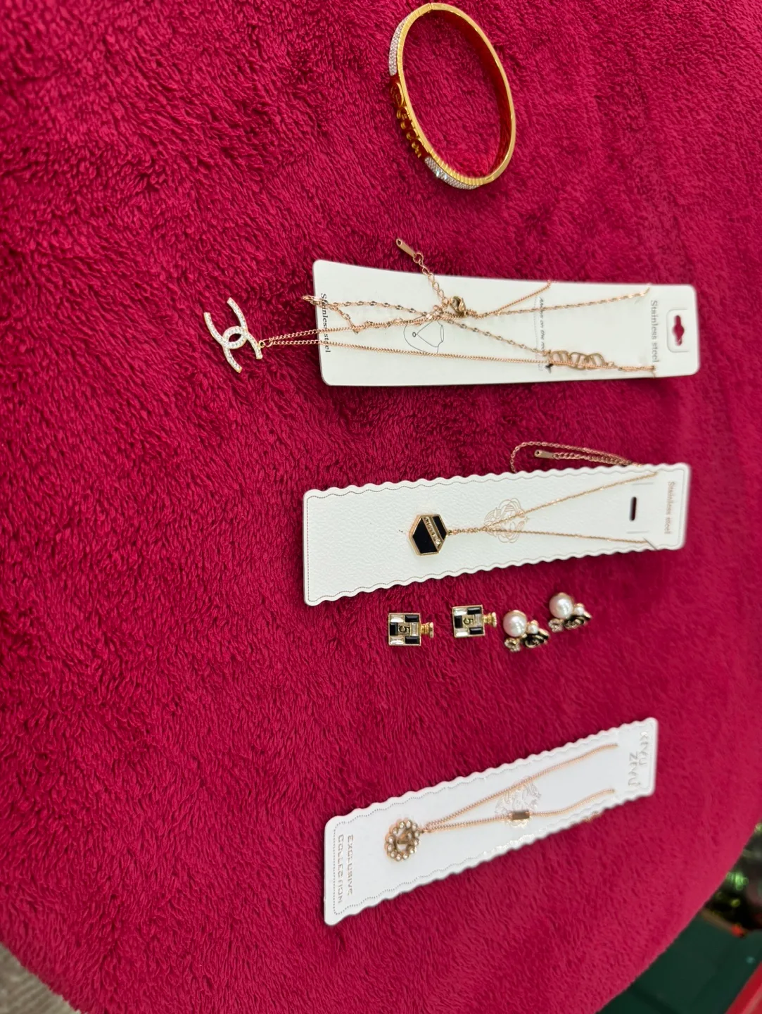 Gold Tone Necklace and earring sets, Bracelet image indicator(8)