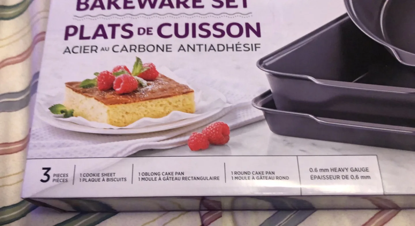 President's Choice 3-Piece Non-Stick Carbon Steel Bakeware Set image indicator(3)