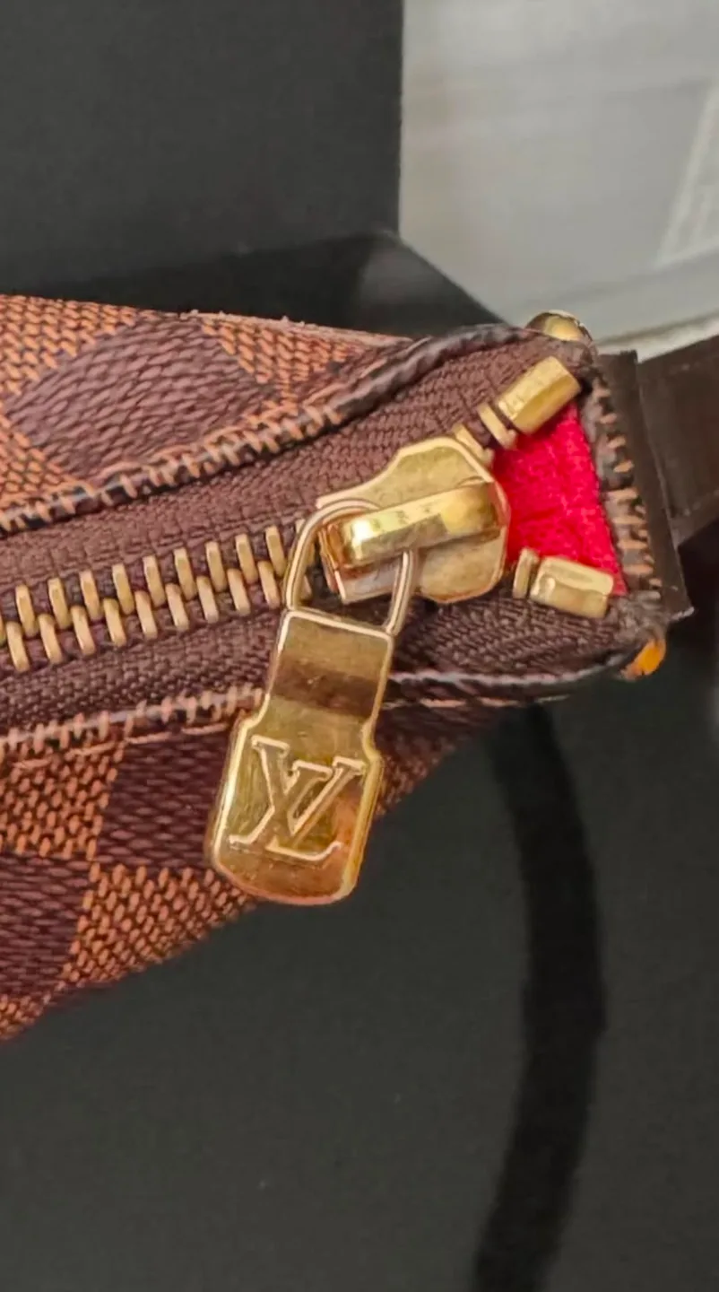 Louis Vuitton Bloomsbury  PM image indicator(7)