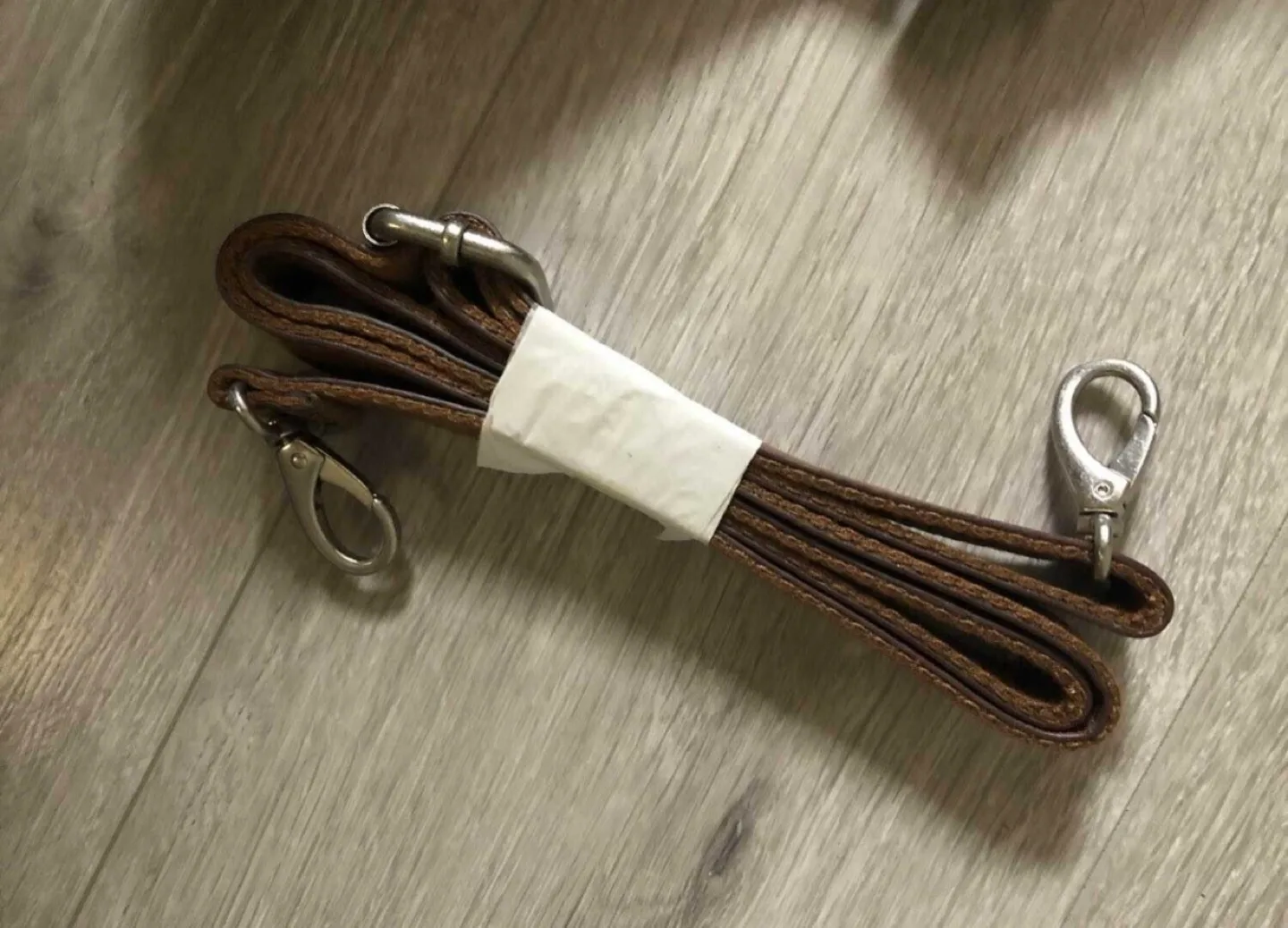 Fossil Large Leather Purse image indicator(4)