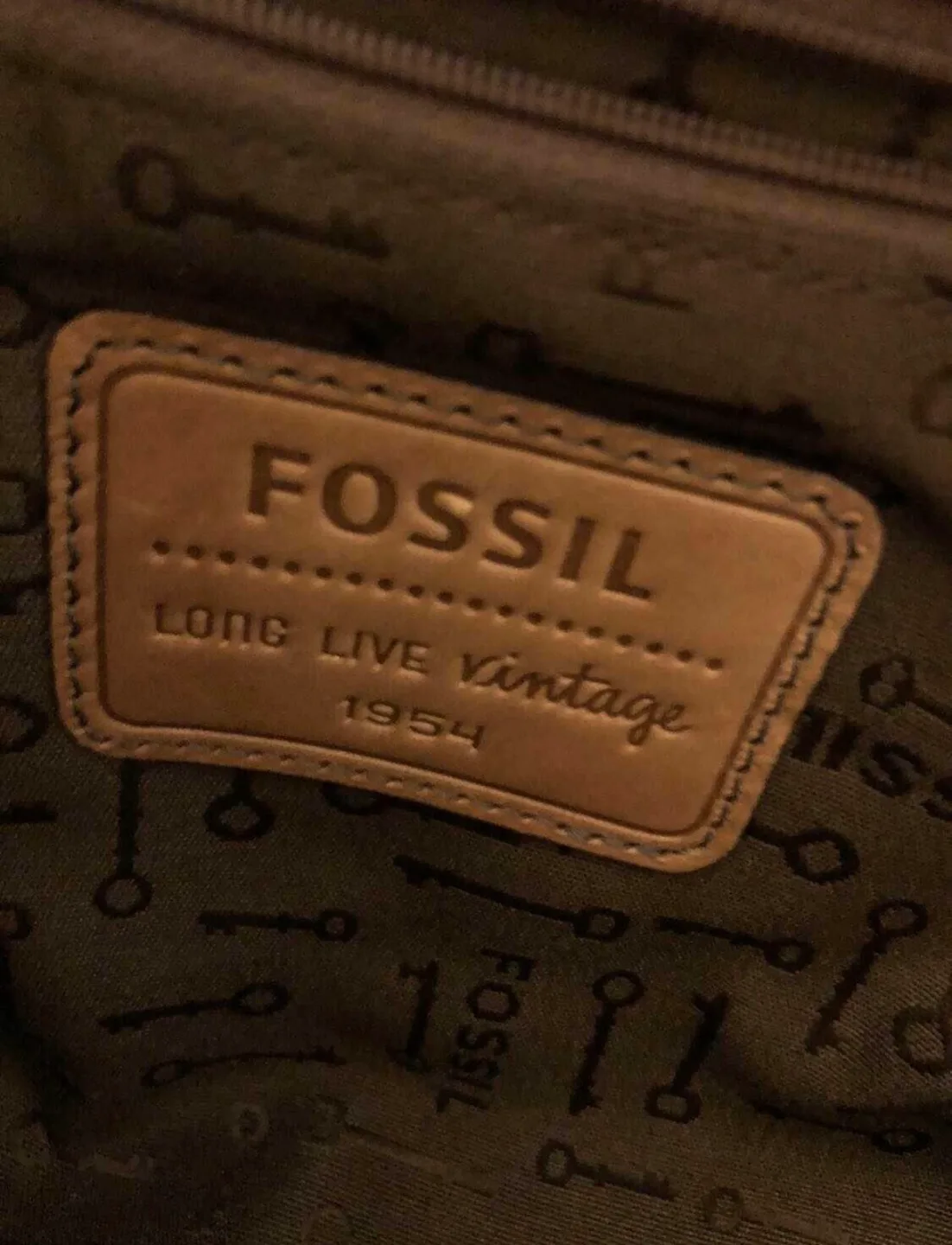 Fossil Large Leather Purse image indicator(3)