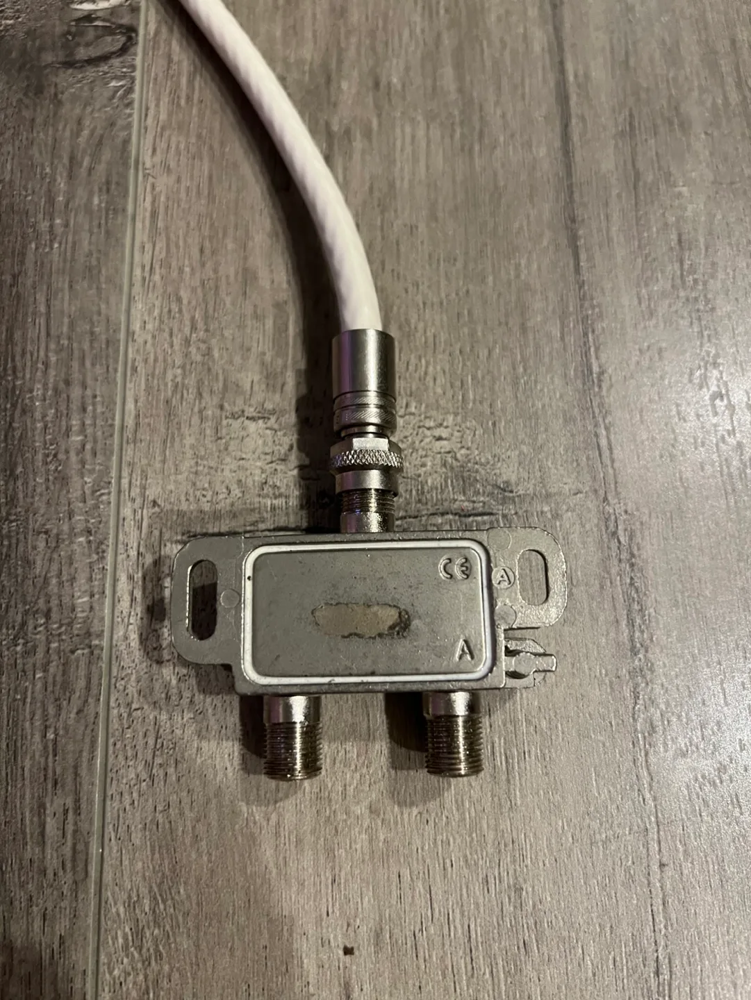 Regal DS2DGH10 2-Way Cable Splitter with Cable image indicator(3)