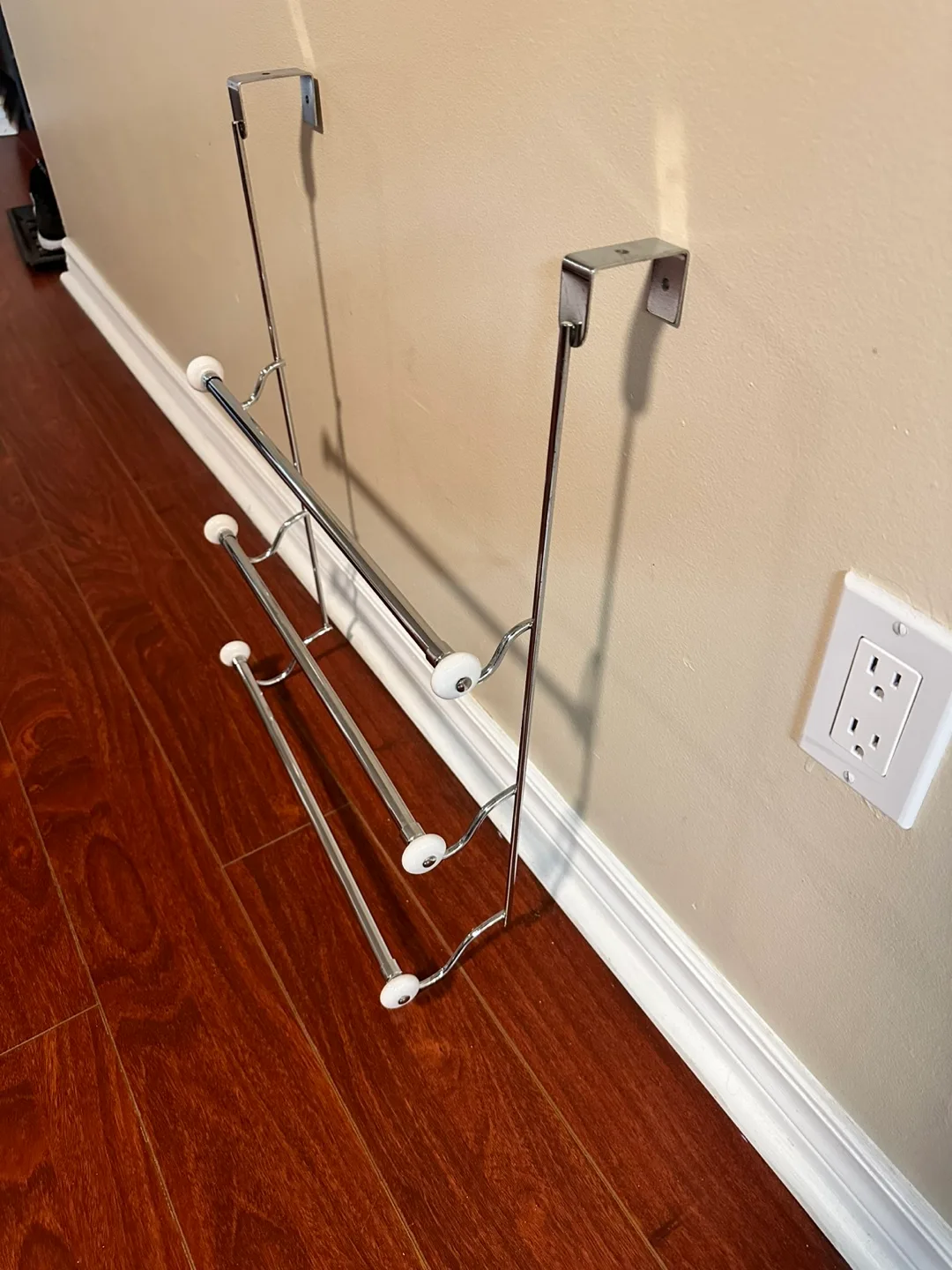 Over-the-Door Towel Rack - Chrome Finish image indicator(3)
