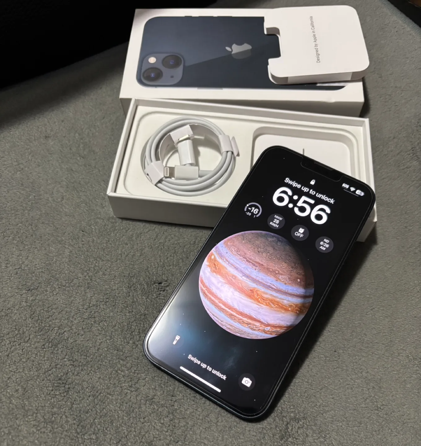 iPhone 13 Midnight 128GB Excellent Condition thumbnail