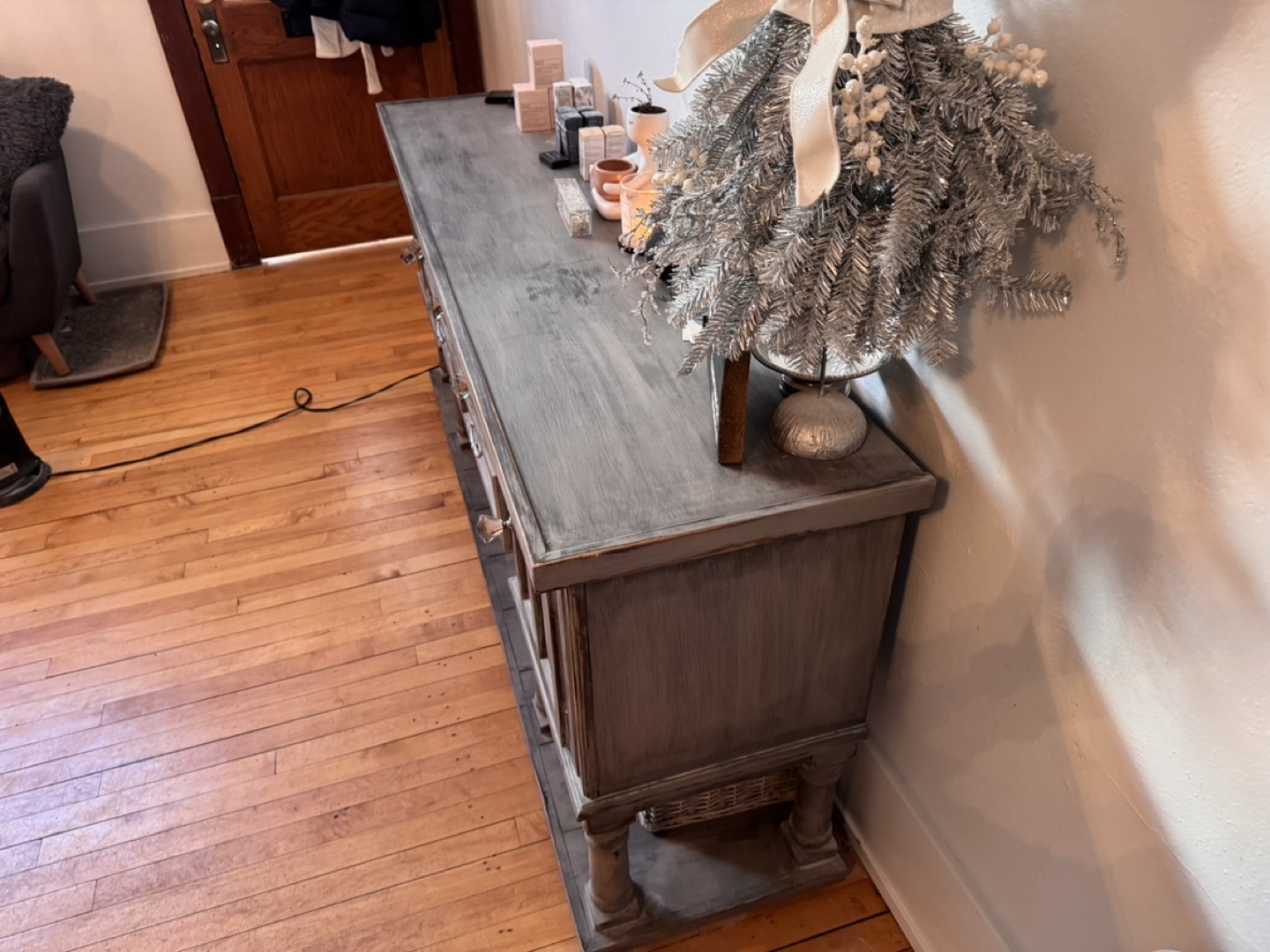 Vintage / antique grey sideboard and cabinet - photo 3