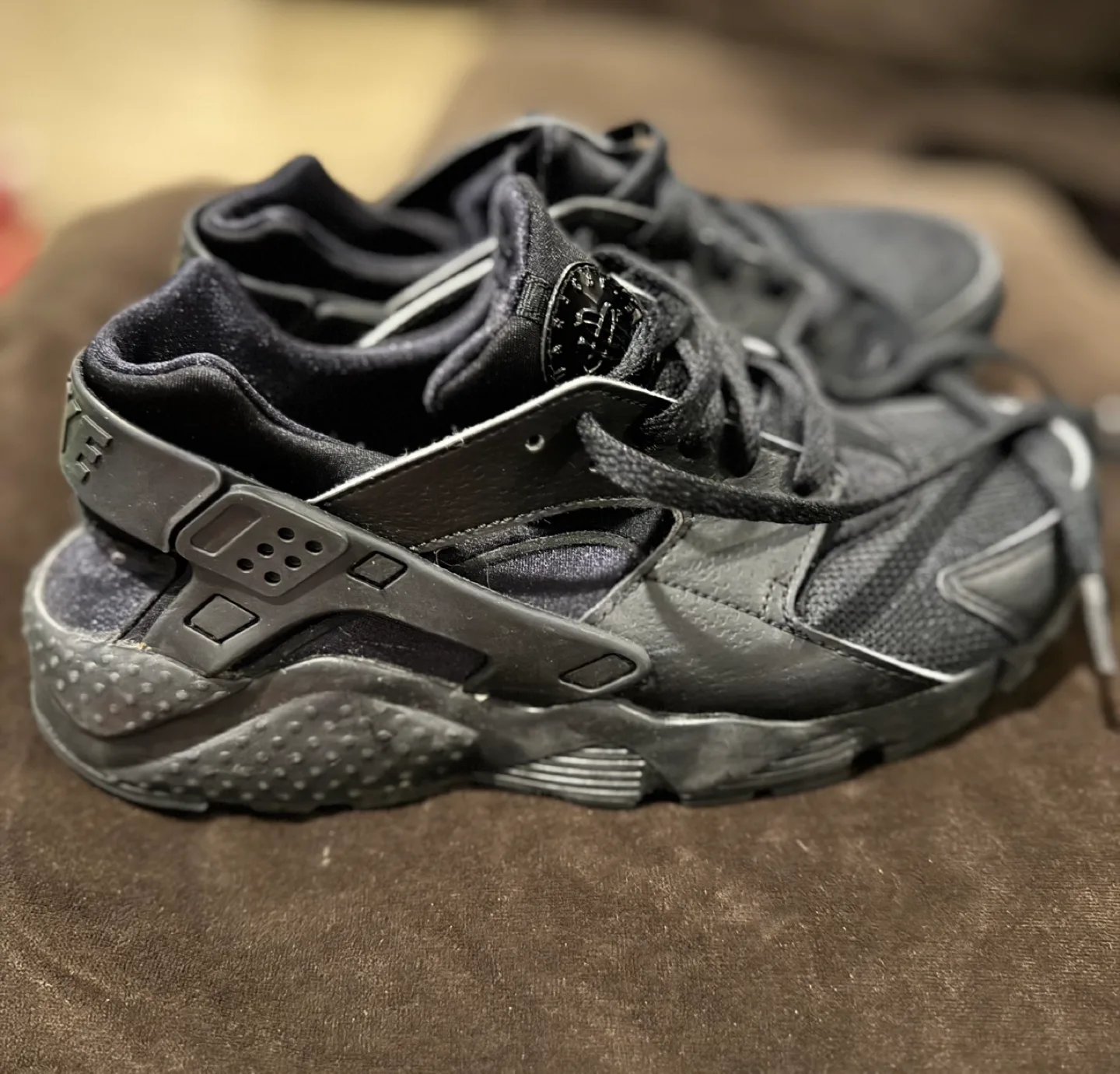 Nike Air Huarache Run All Black Sneakers image indicator(2)