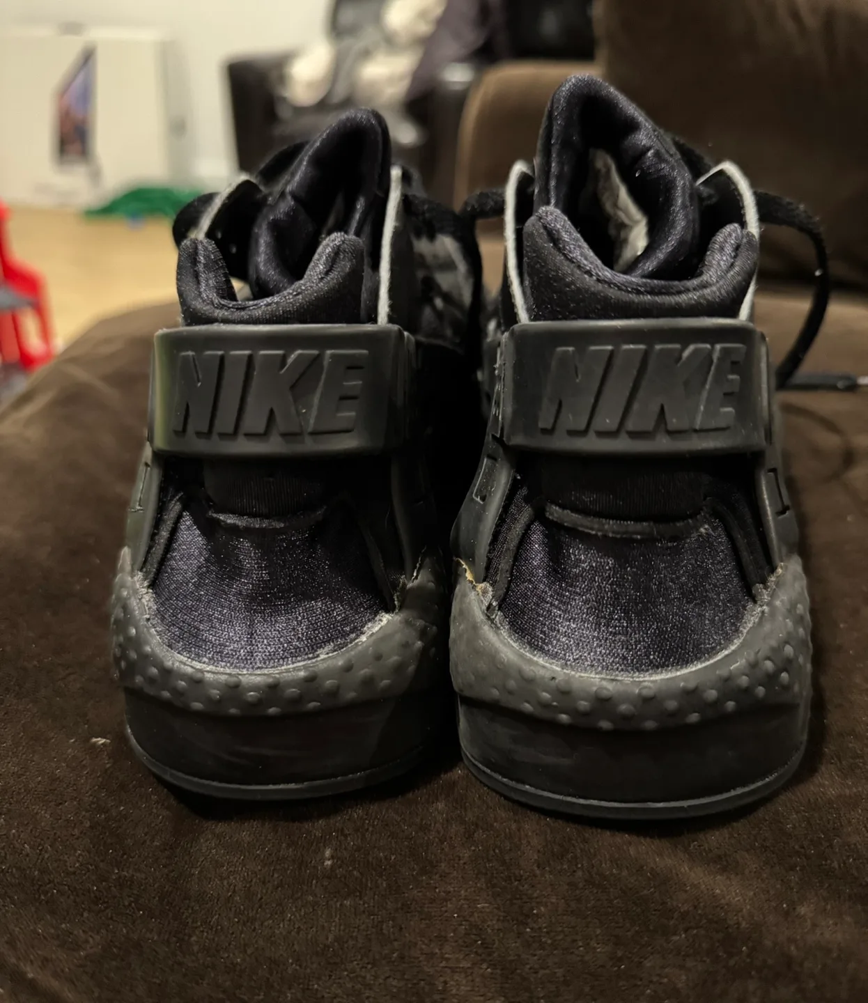 Nike Air Huarache Run All Black Sneakers image indicator(3)