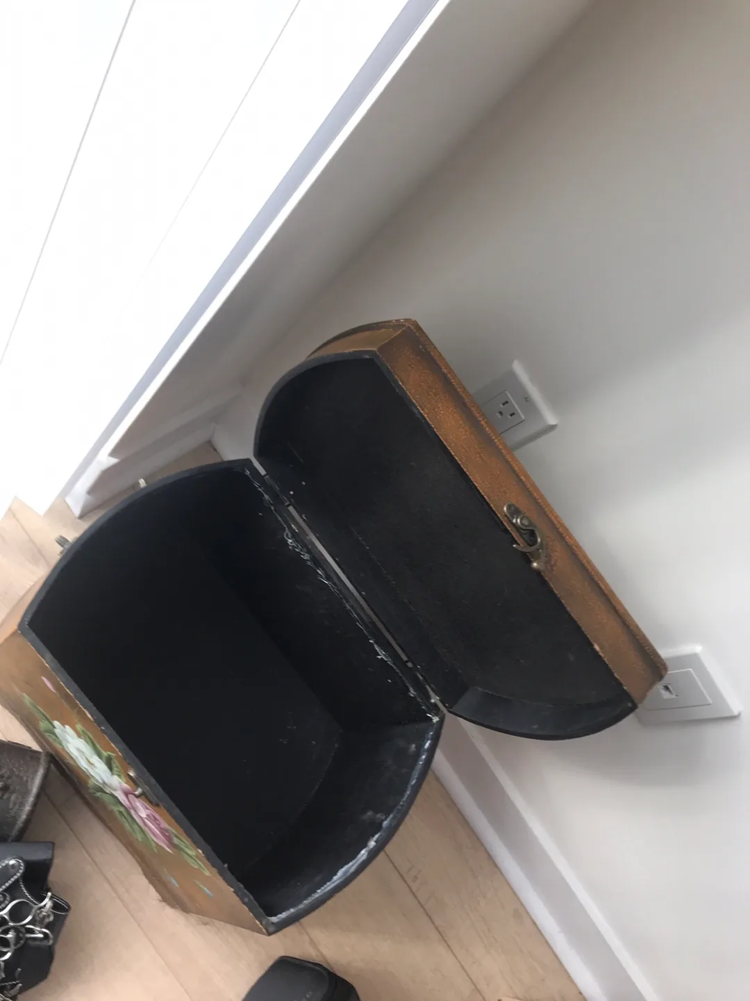 Vintage Painted Wooden Chest image indicator(2)