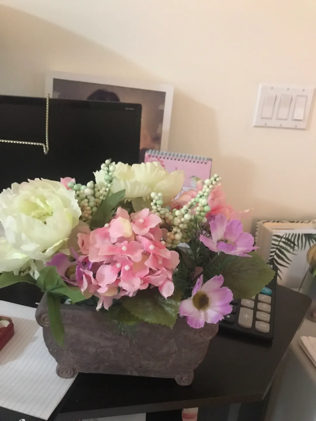 Christmas sleigh centerpiece and floral arrangement image indicator(2)