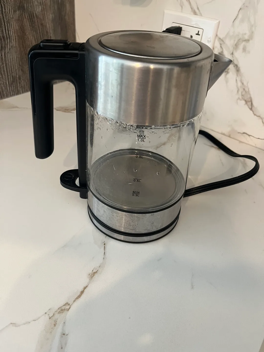 Amazon Basics Electric Kettle - 1.0L thumbnail