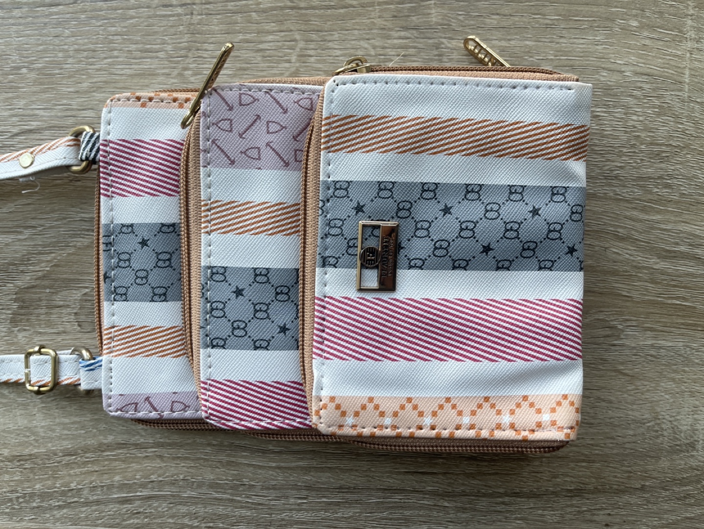 *‼️Moving Sale‼️* Brand new- Compartment Crossbody Wallet - photo 3