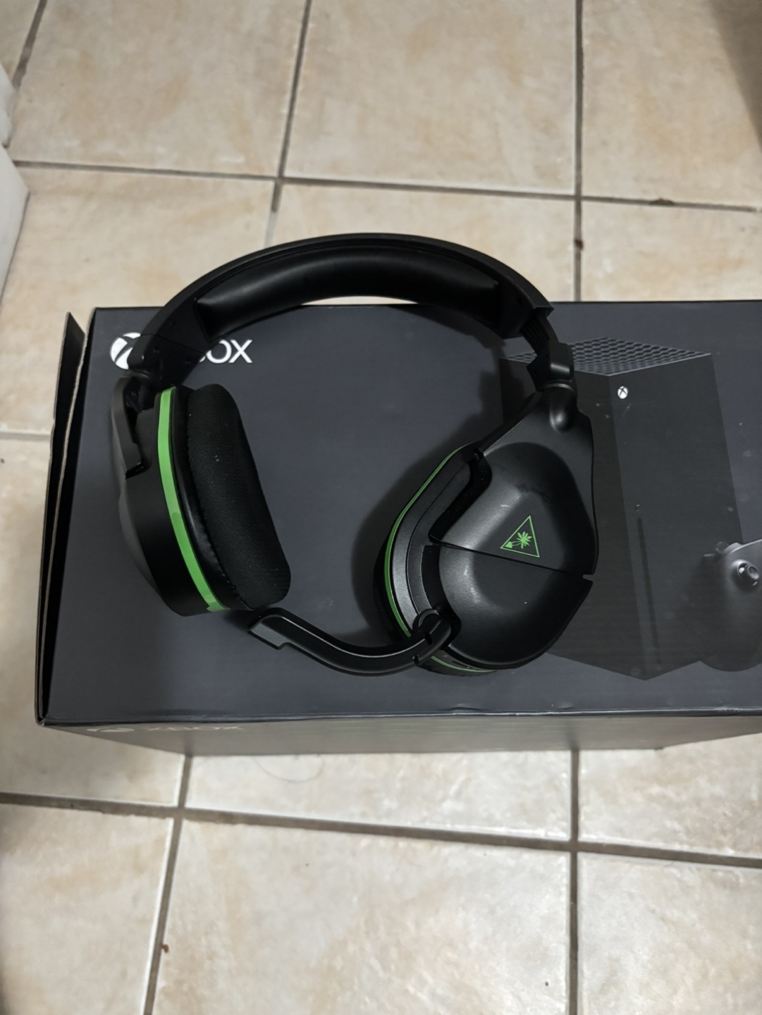 Xbox with Headset Turtle Beach / 2 controllers / 4 batteries - photo 2