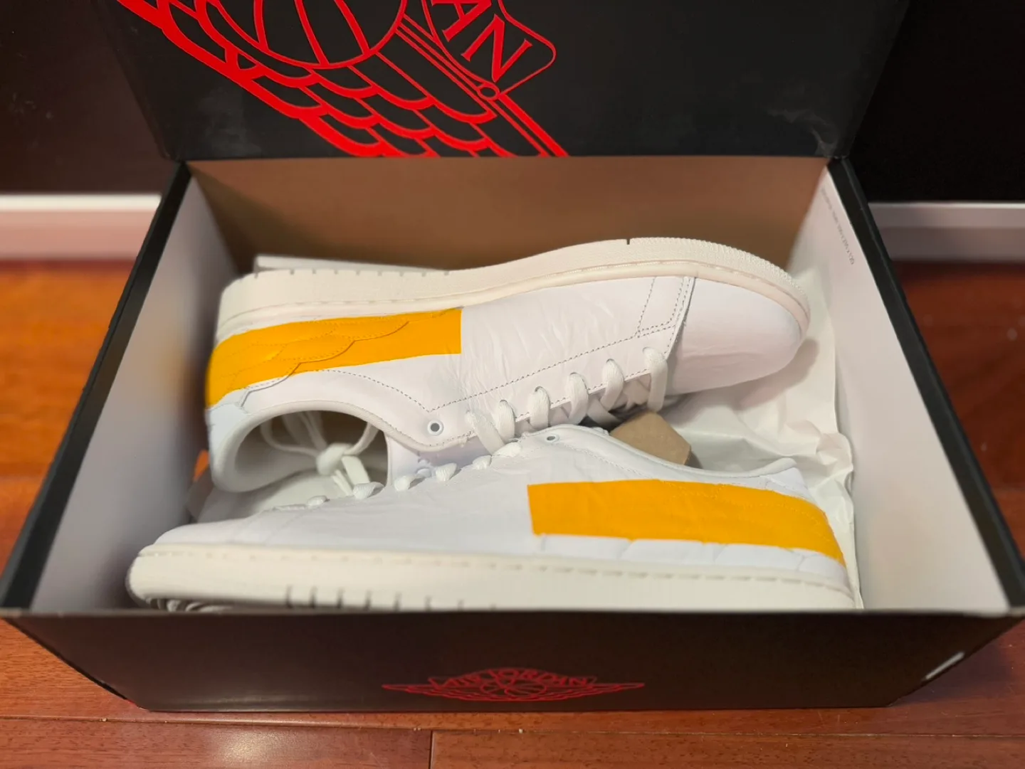 Air Jordan 1 Centre Court - 10.5M - White/University Gold-Sail image indicator(4)