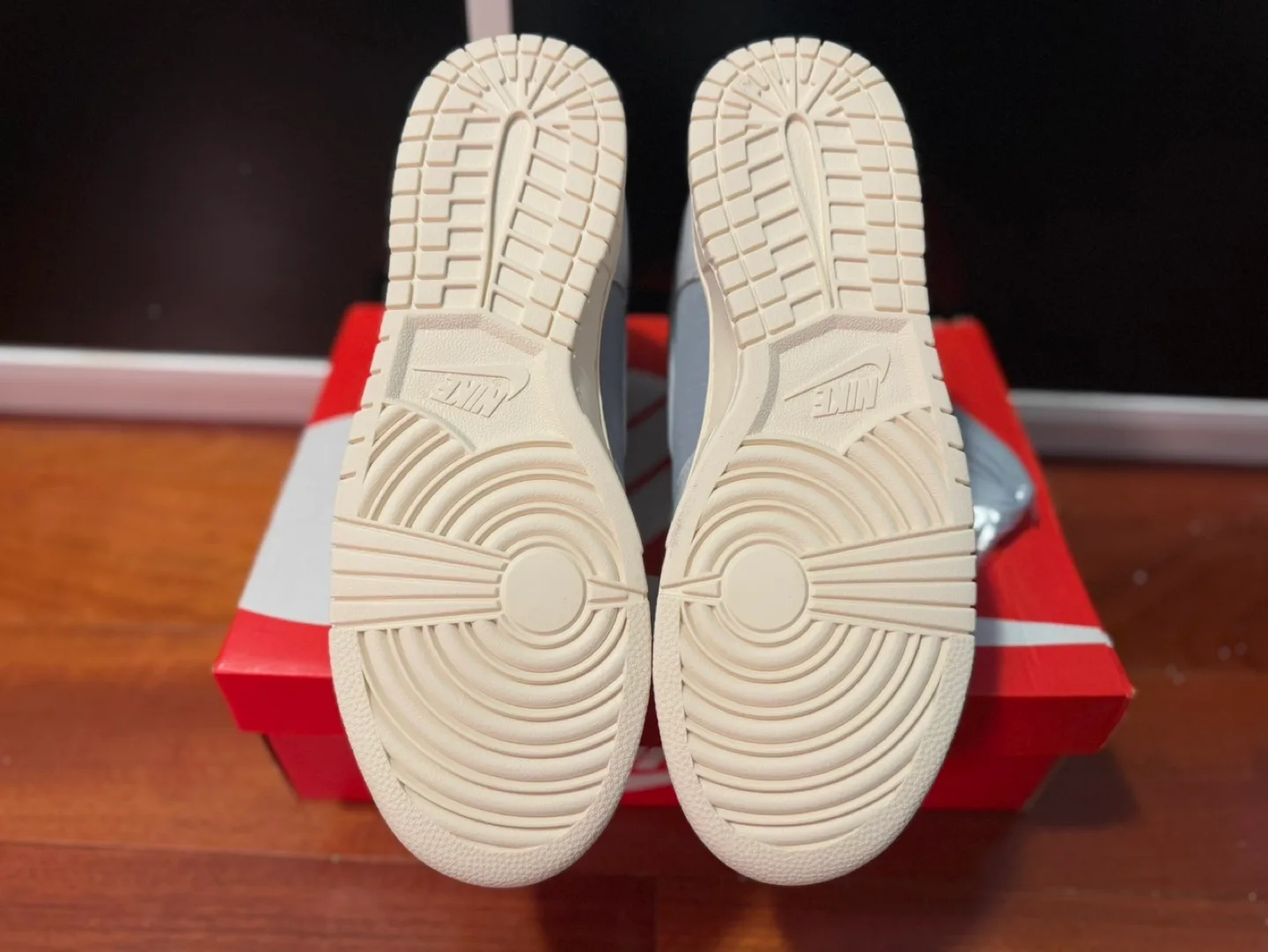 Nike Dunk Hi Retro PRM - 10.5M/12W - LT Smoke Grey/Grey Fog-Sail image indicator(5)