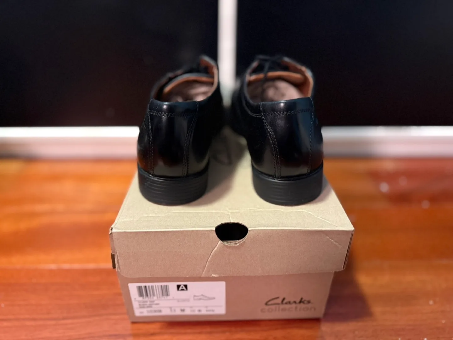 Clarks Tilden Cap - 11M - Black Leather Dress Shoe image indicator(4)