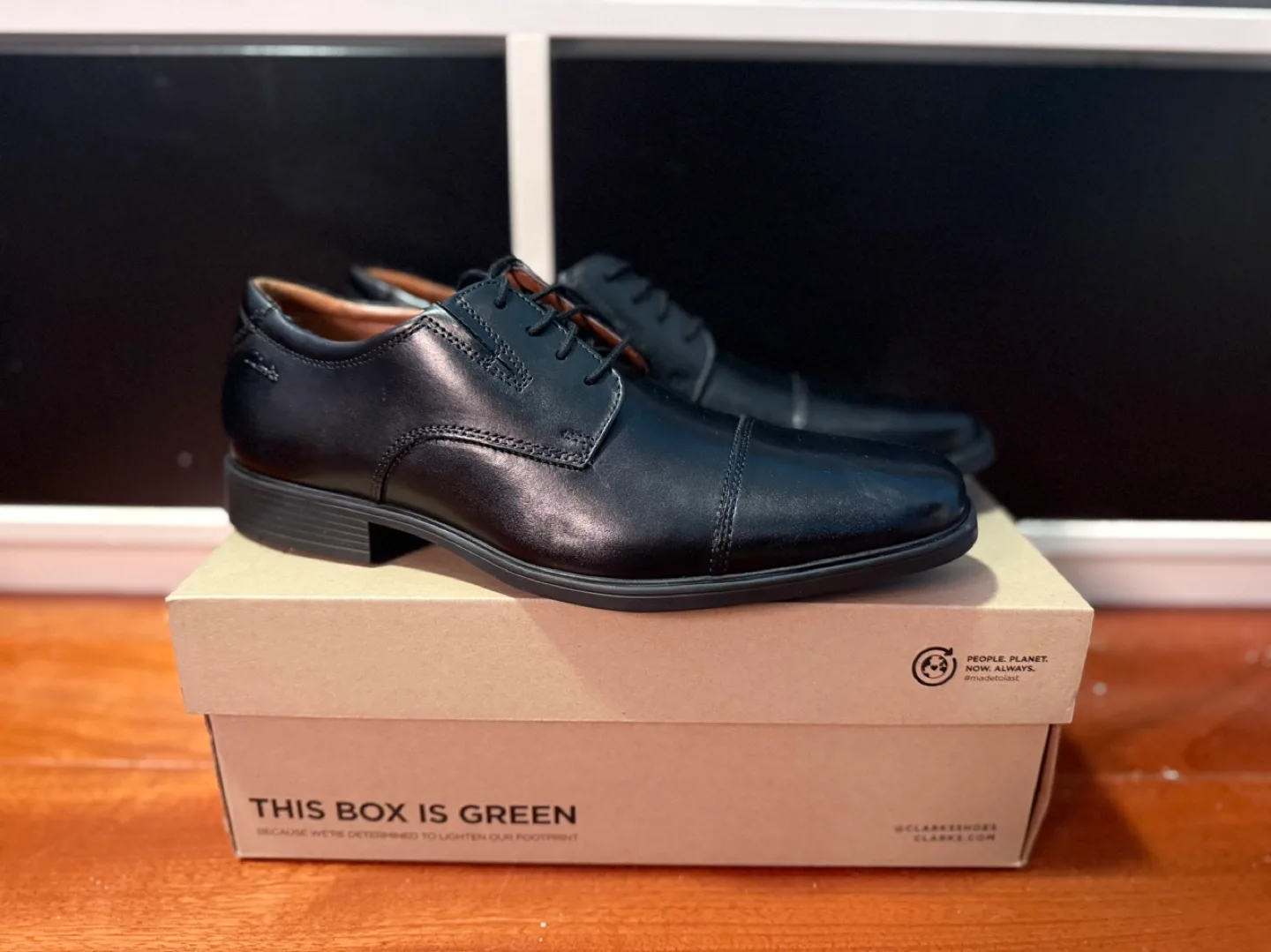 Clarks Tilden Cap - 11M - Black Leather Dress Shoe image indicator(2)