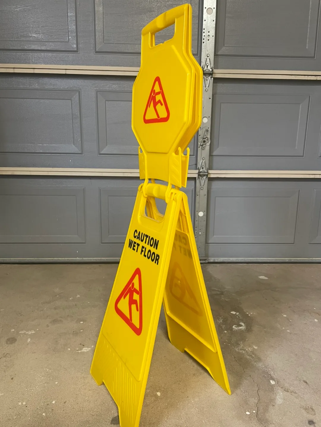 Caution Wet Floor Sign image indicator(2)