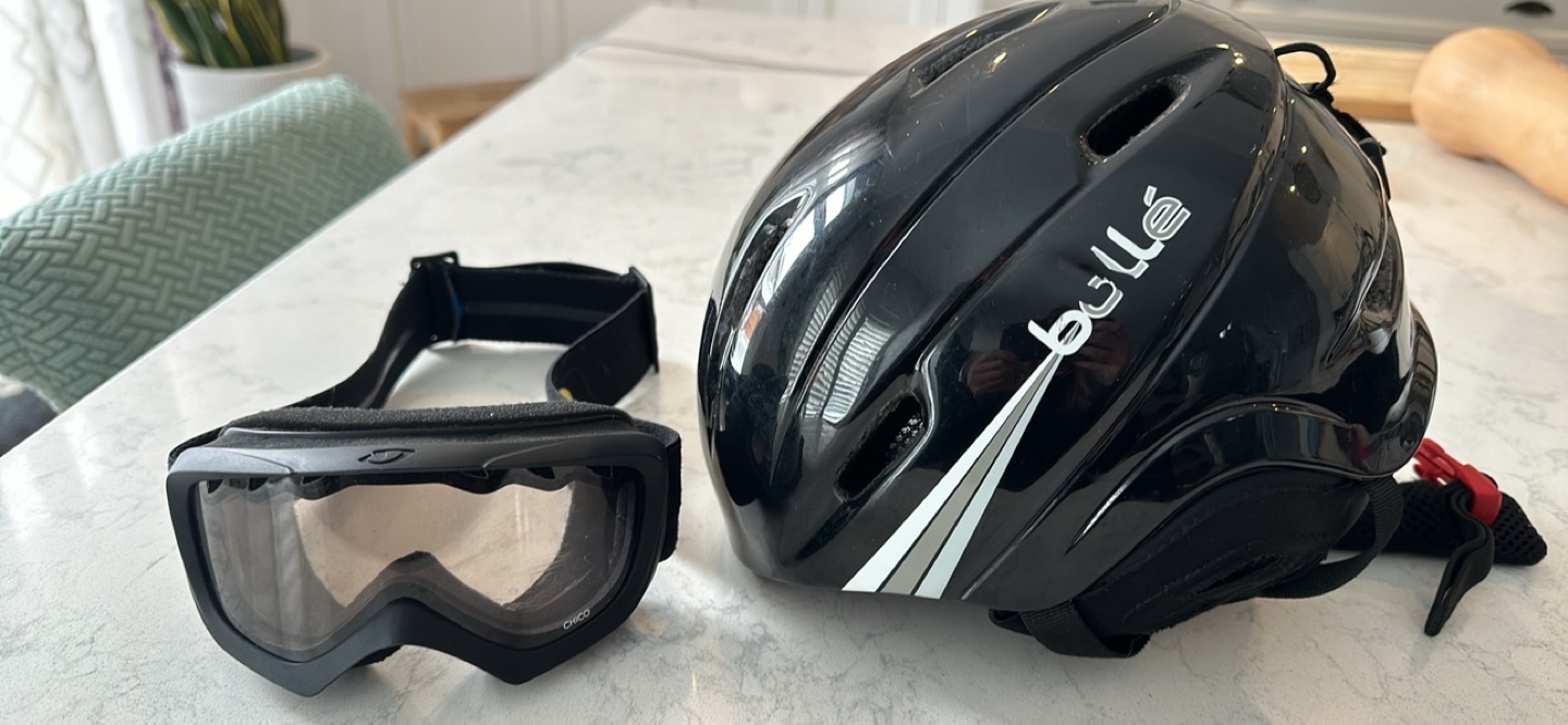 Bulle Kids Ski Helmet and Goggles Set