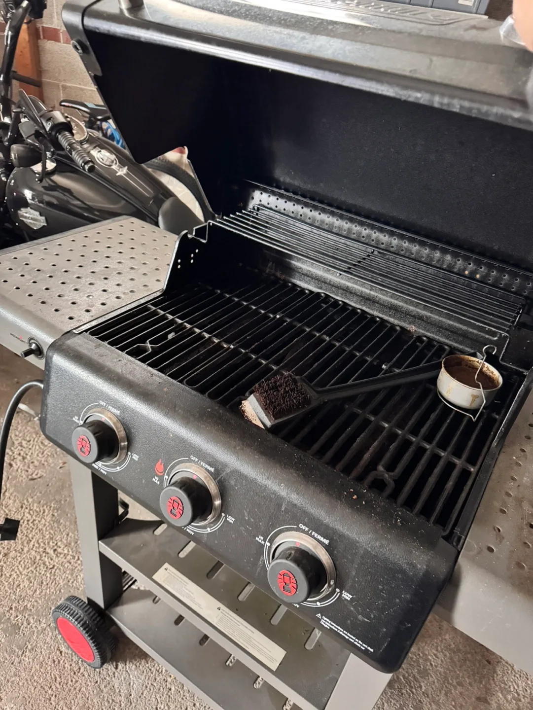 Coleman RoadTrip 220 Portable Propane BBQ Grill image indicator(2)