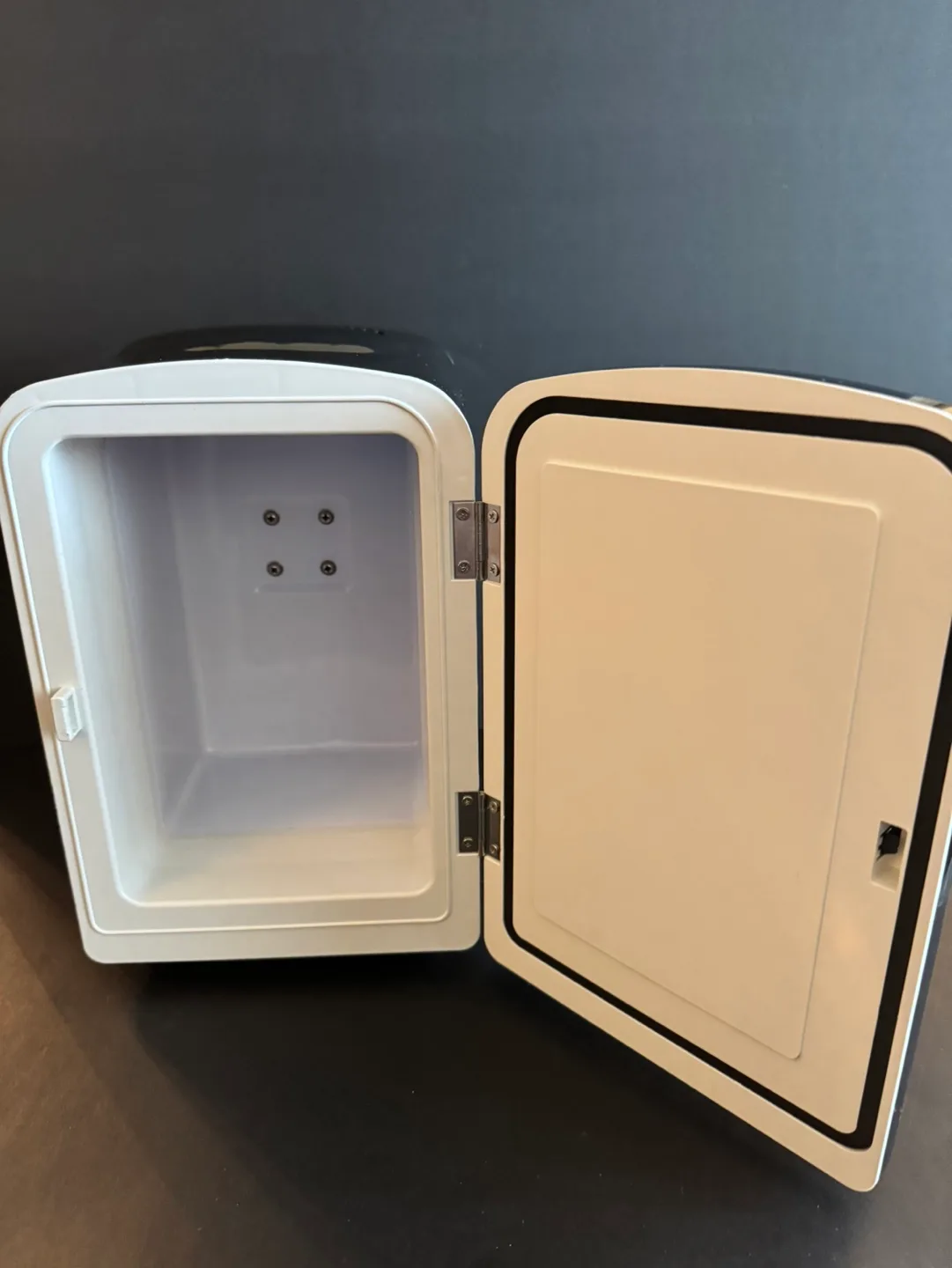 Emerson  Portable Mini Fridge image indicator(6)