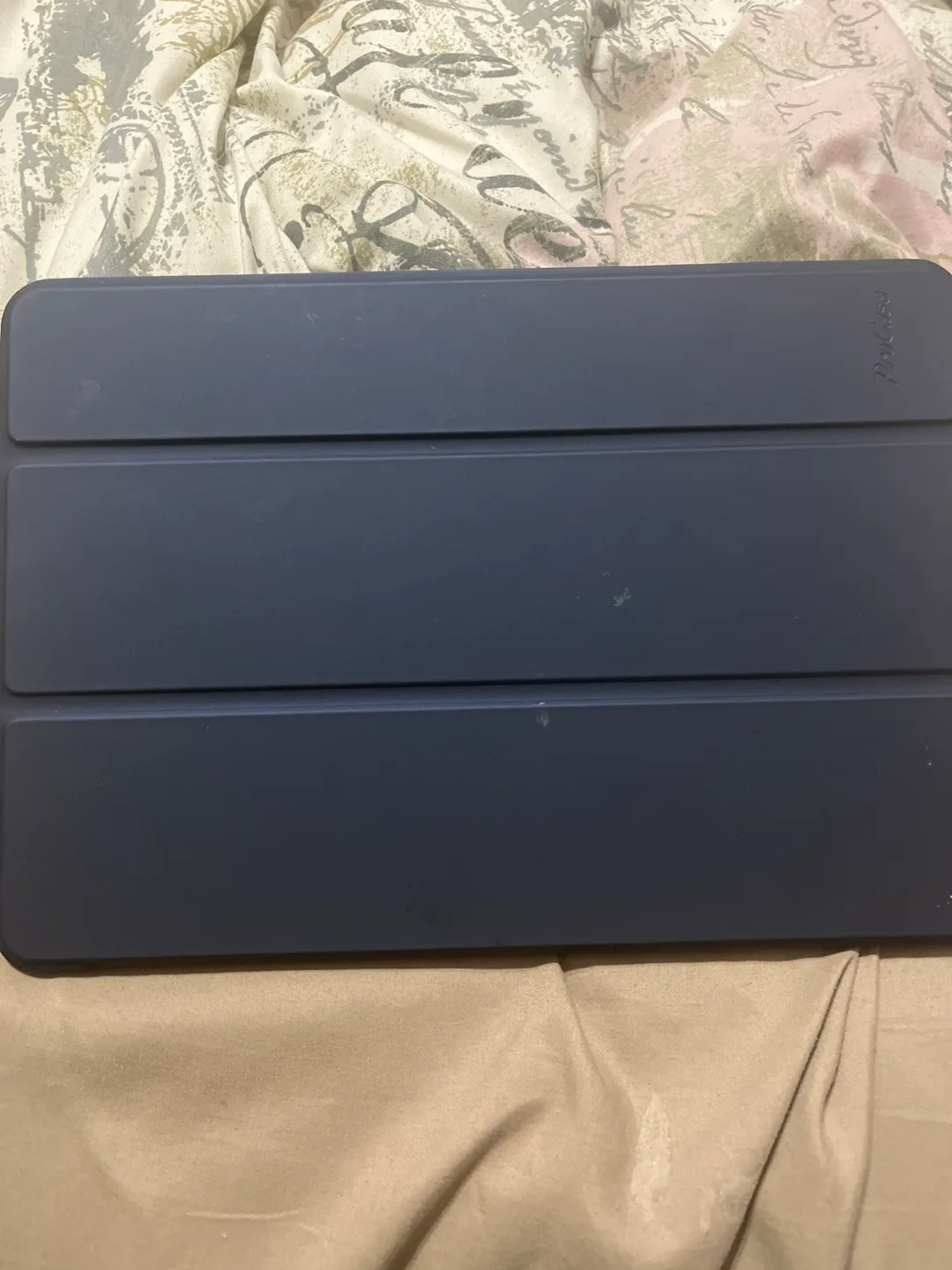 iPad 9th Generation 64GB Wi-Fi - Space Grey with Case image indicator(3)