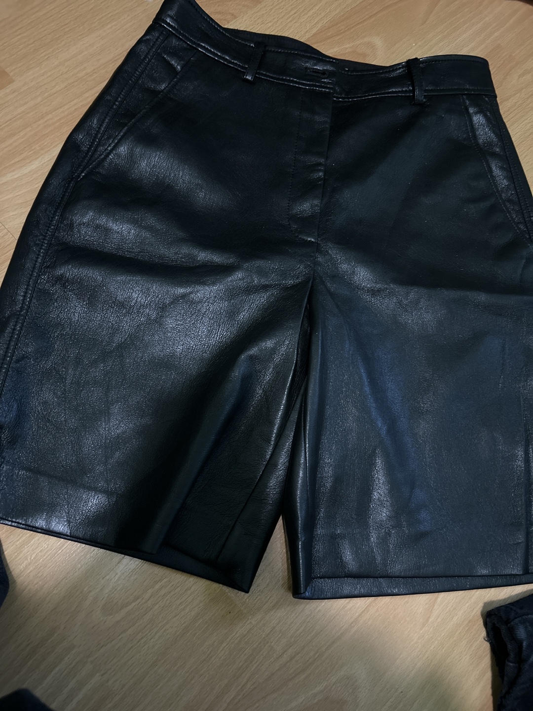 Aritzia Babaton Leather Shorts - Size 4 - photo 3
