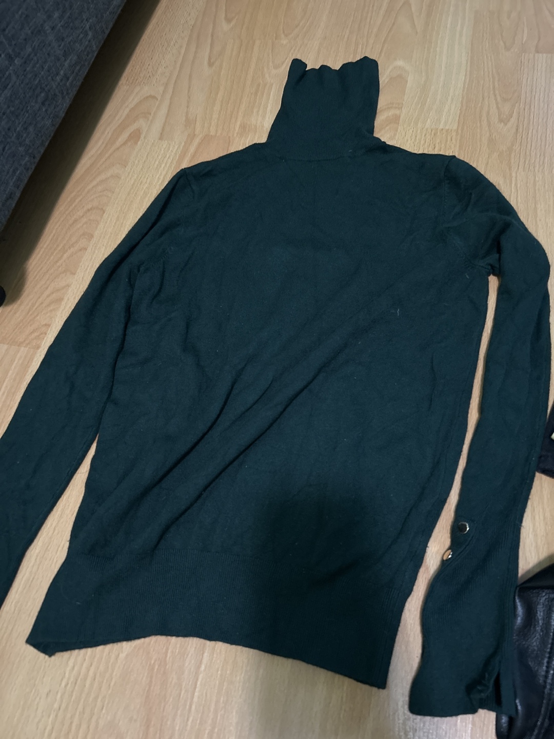 ZARA Women's Green Turtleneck Sweater