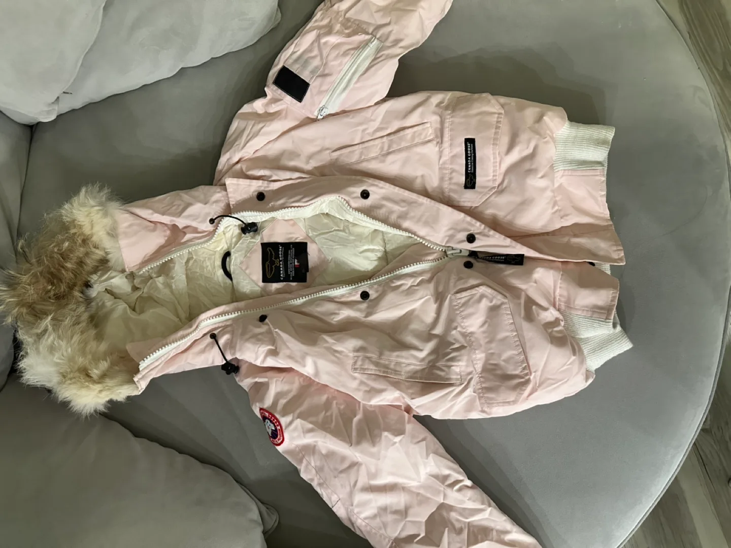 Canada Goose  Bomber Jacket in Blush image indicator(2)