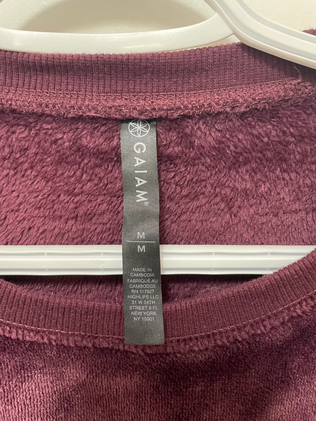 Gaiam Women's Size Medium Maroon Velvet Sweatshirt image indicator(3)