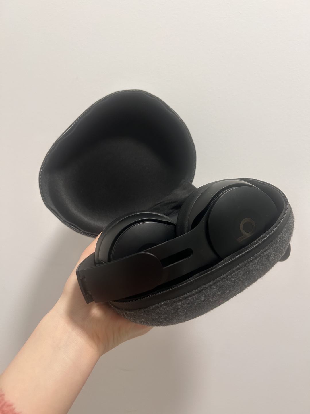 Beats Solo3 Wireless On-Ear Headphones - Black - photo 2