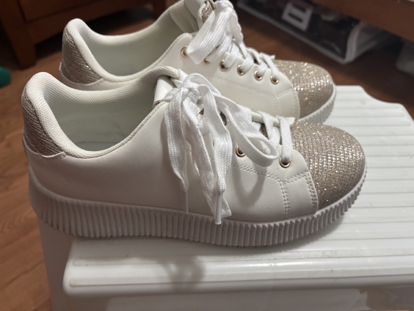 Women’s size 8 shoes