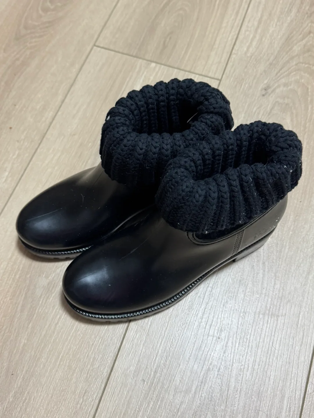 Women's Black  Boots with Knit Cuffs image indicator(2)