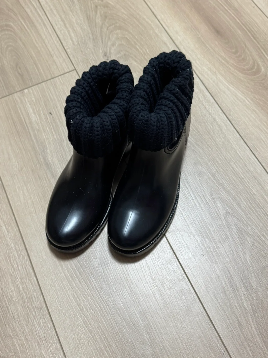 Women's Black  Boots with Knit Cuffs image indicator(3)
