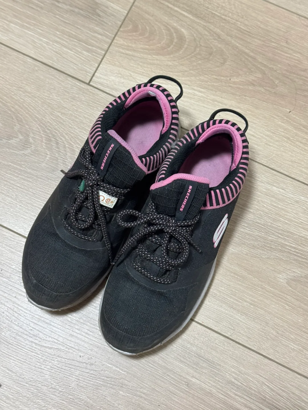 Skechers Women's Black and Pink Sneakers image indicator(2)