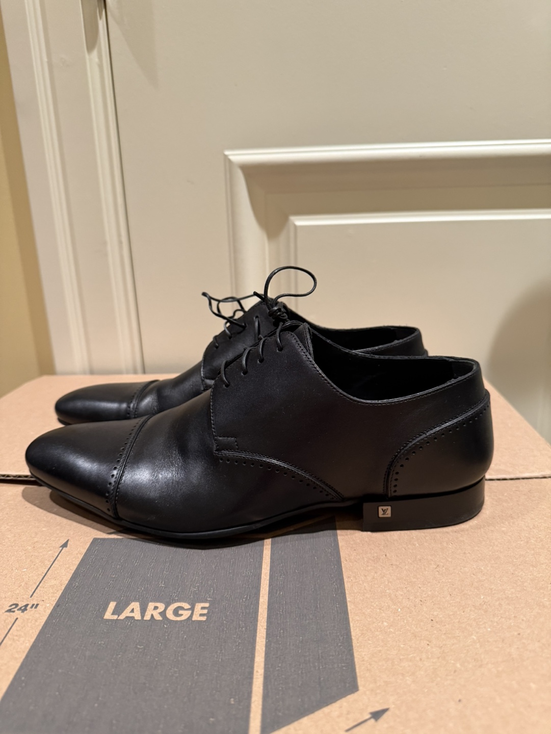 Louis Vuitton Men's Black Leather Derby Shoes - US 6.5