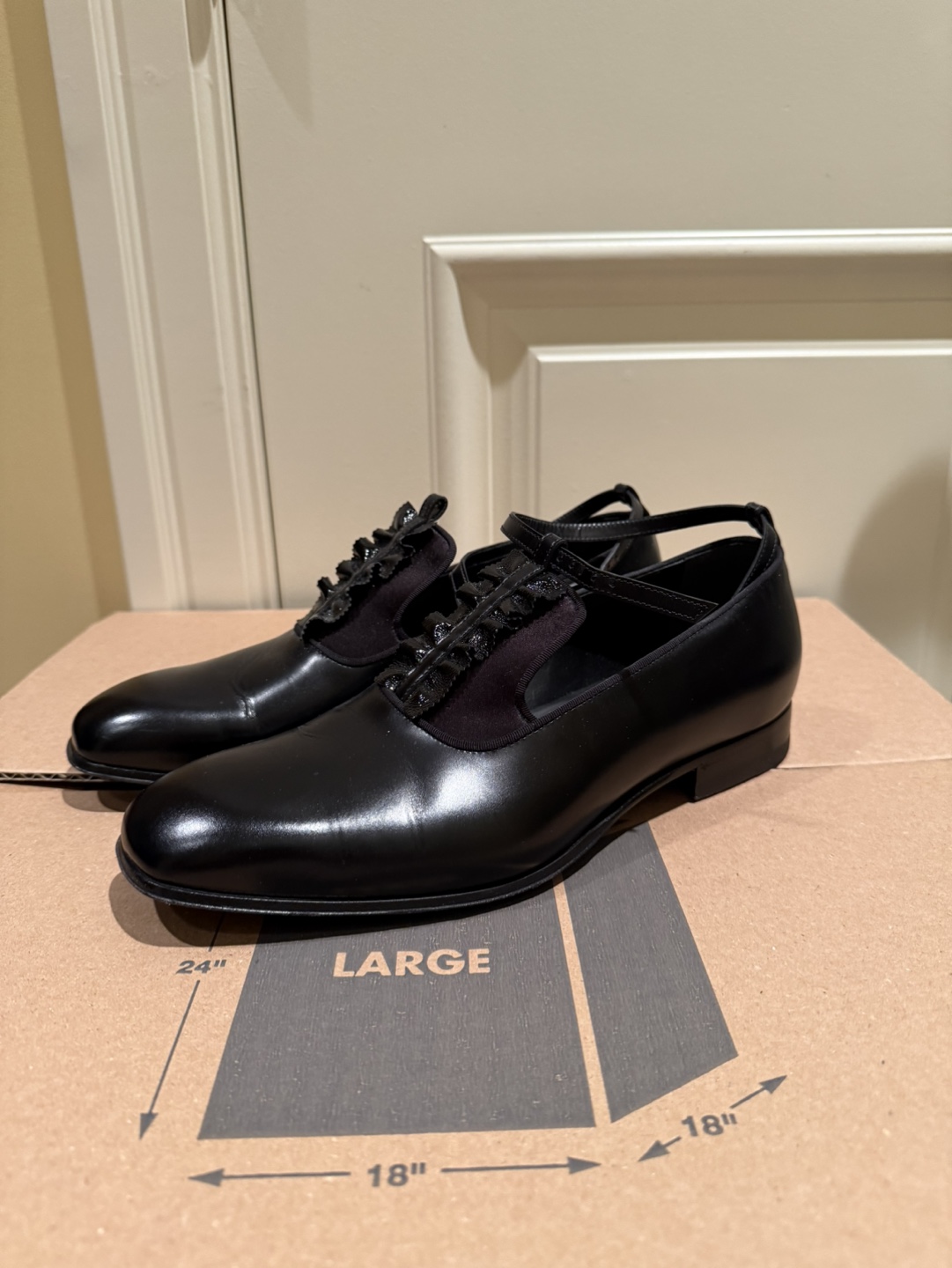 Gucci Black Leather T-Strap Shoes - Men’s 6