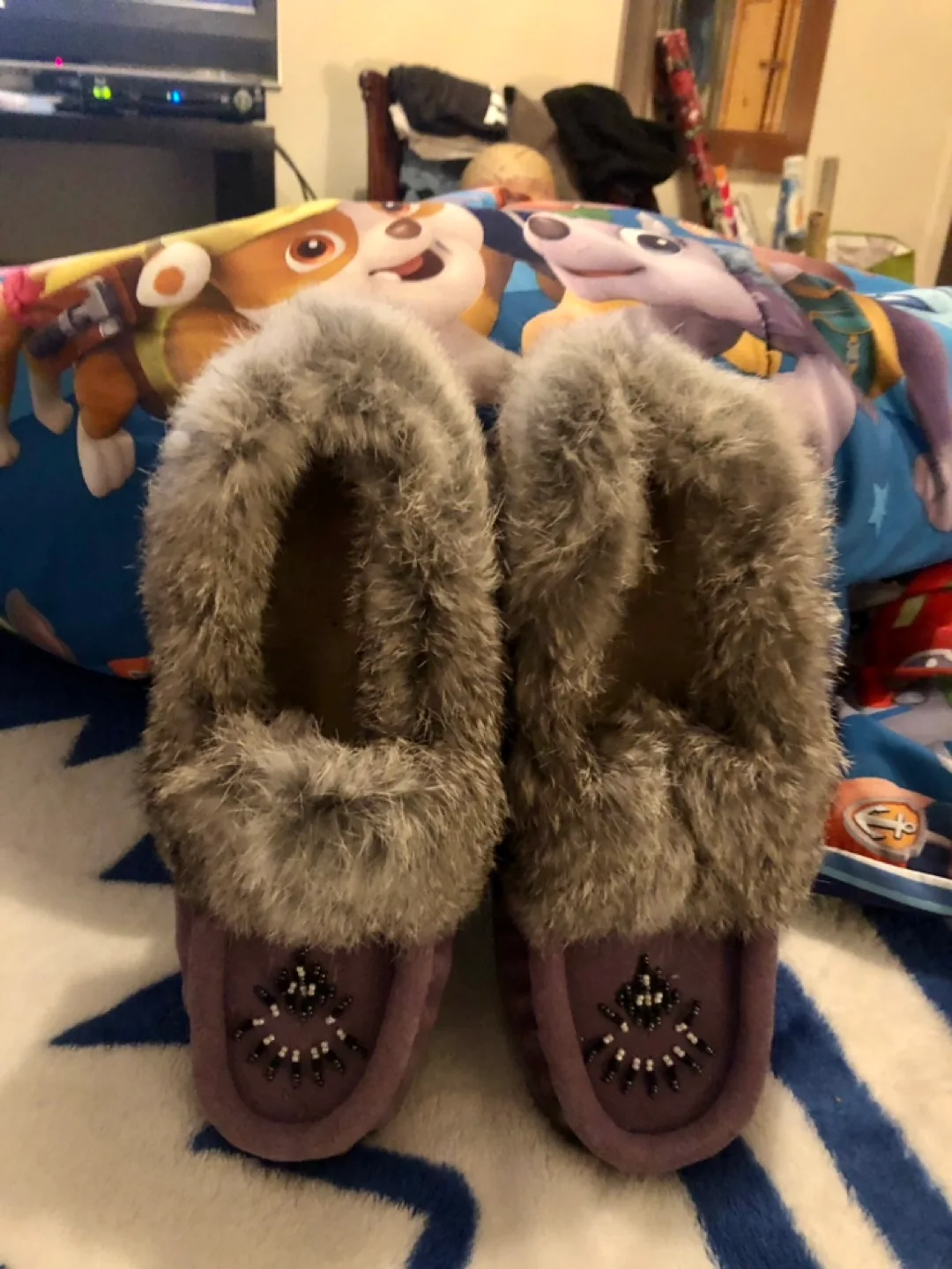 Purple beaded moccasin slippers size 7 thumbnail