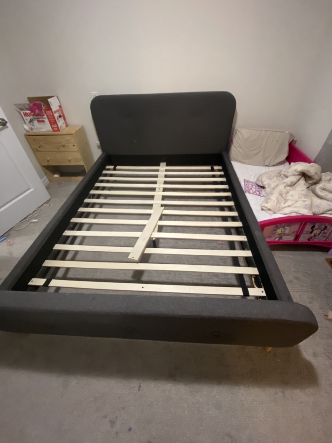 Queen-size upholstered bed frame - photo 2