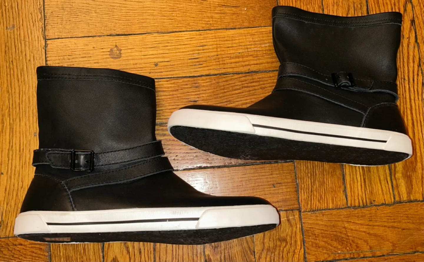 UGG Australia NEW Black Leather Short Boots - SZ 6 image indicator(2)