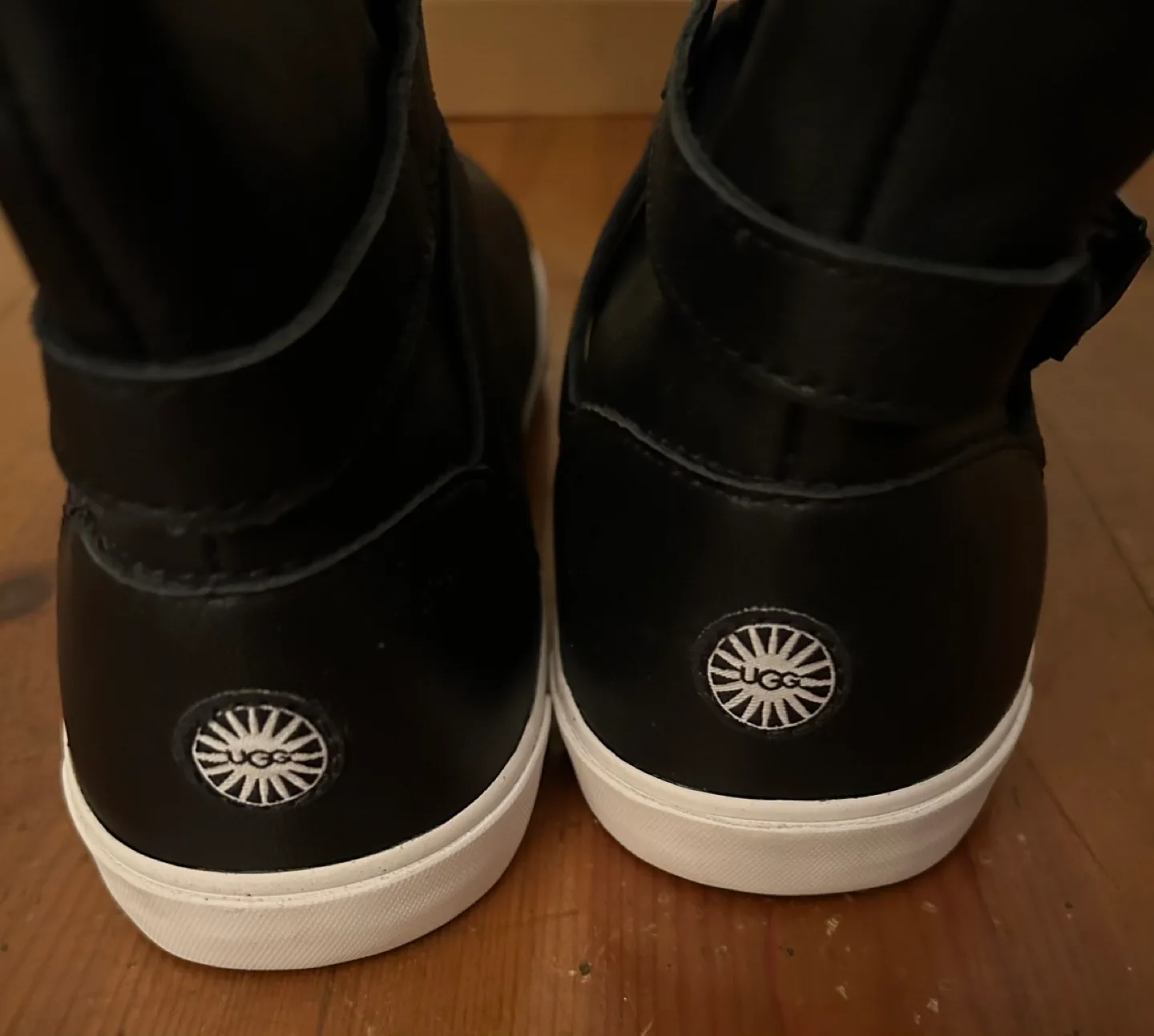 UGG Australia NEW Black Leather Short Boots - SZ 6 image indicator(5)