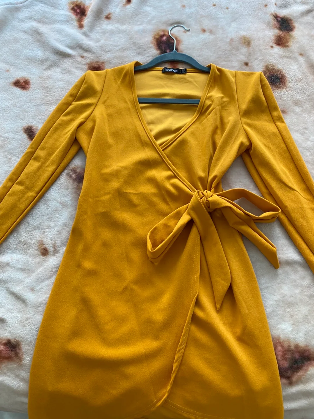 Boohoo Mustard Yellow Wrap Mini Dress Size UK 6 image indicator(2)