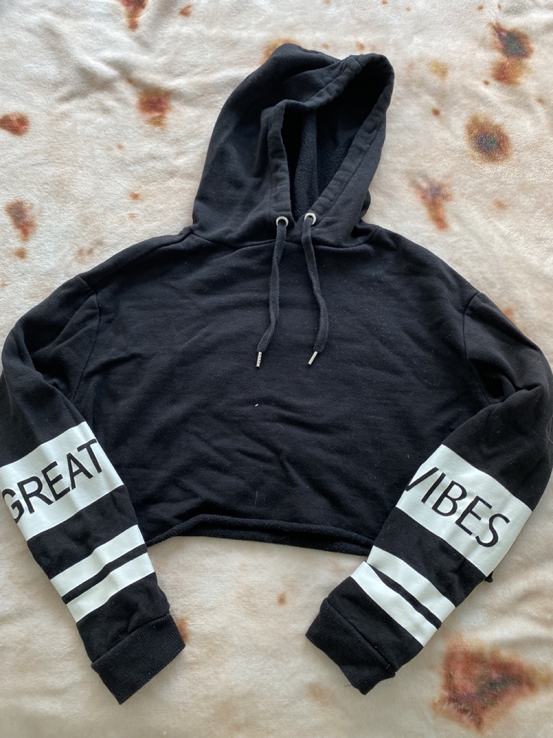 H&M Black Cropped Hoodie with Great Vibes Print - photo 4