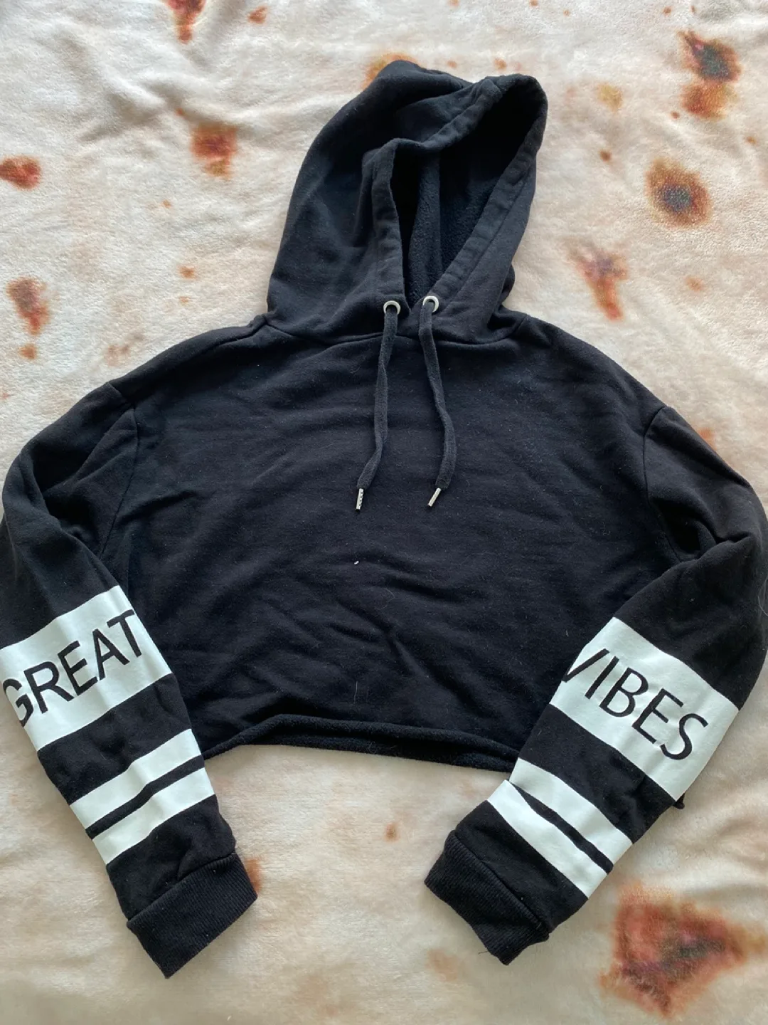 H&M Black Cropped Hoodie with Great Vibes Print image indicator(4)