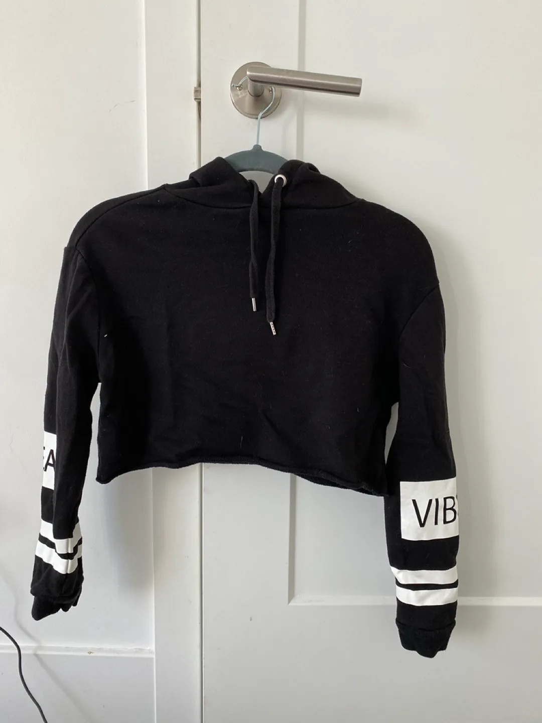 H&M Black Cropped Hoodie with Great Vibes Print image indicator(2)