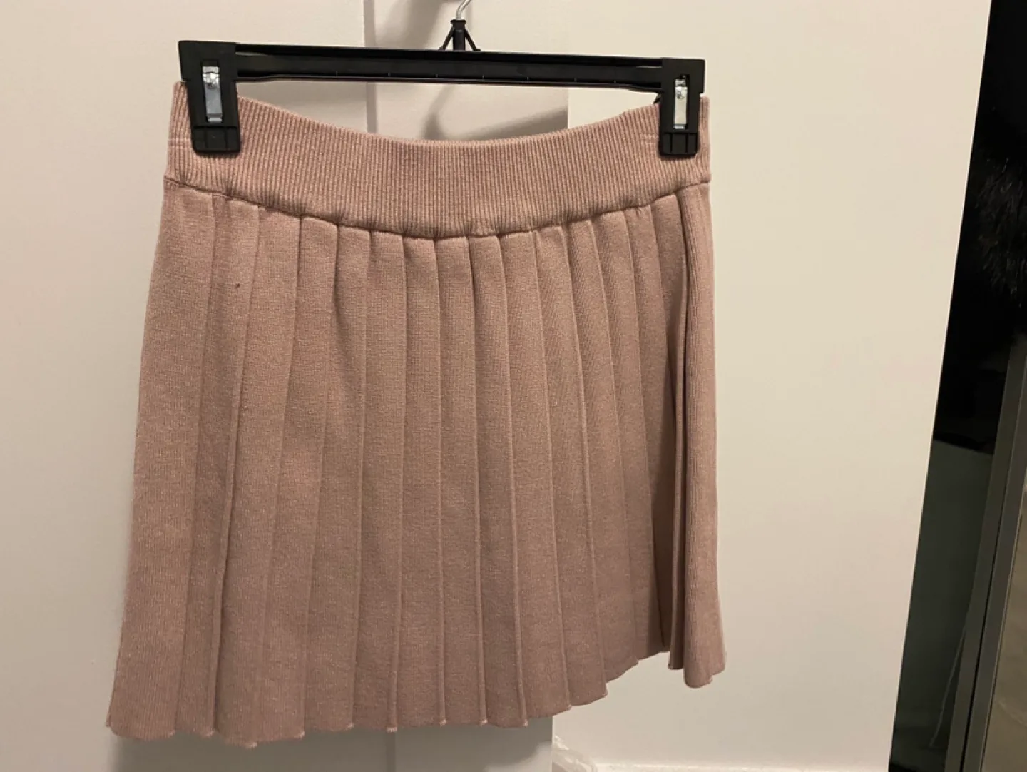 Dynamite Mauve Pleated Knit Mini Skirt image indicator(2)