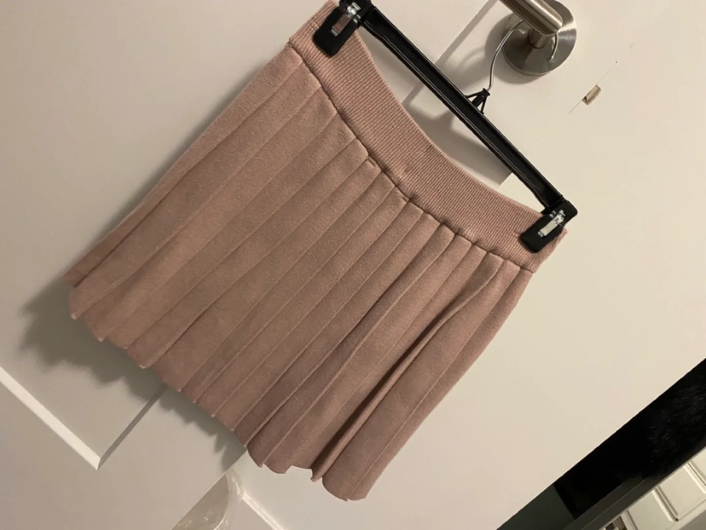 Dynamite Mauve Pleated Knit Mini Skirt image indicator(4)