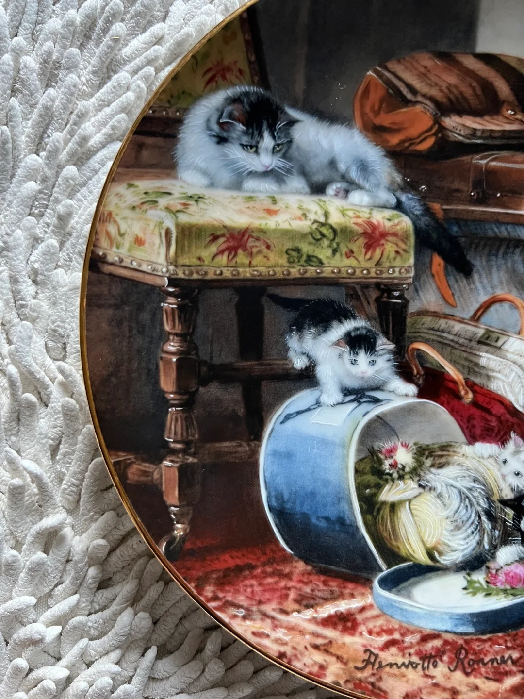 Henriëtte Ronner Collectible Plate - Mischief with the Hatbox image indicator(5)