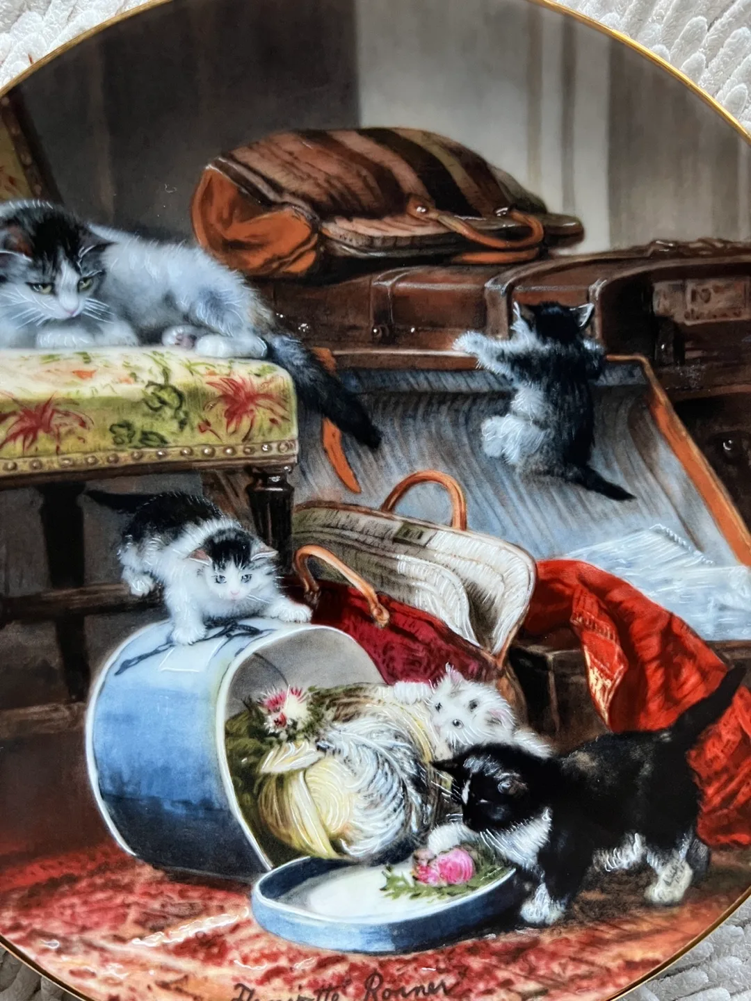 Henriëtte Ronner Collectible Plate - Mischief with the Hatbox image indicator(3)